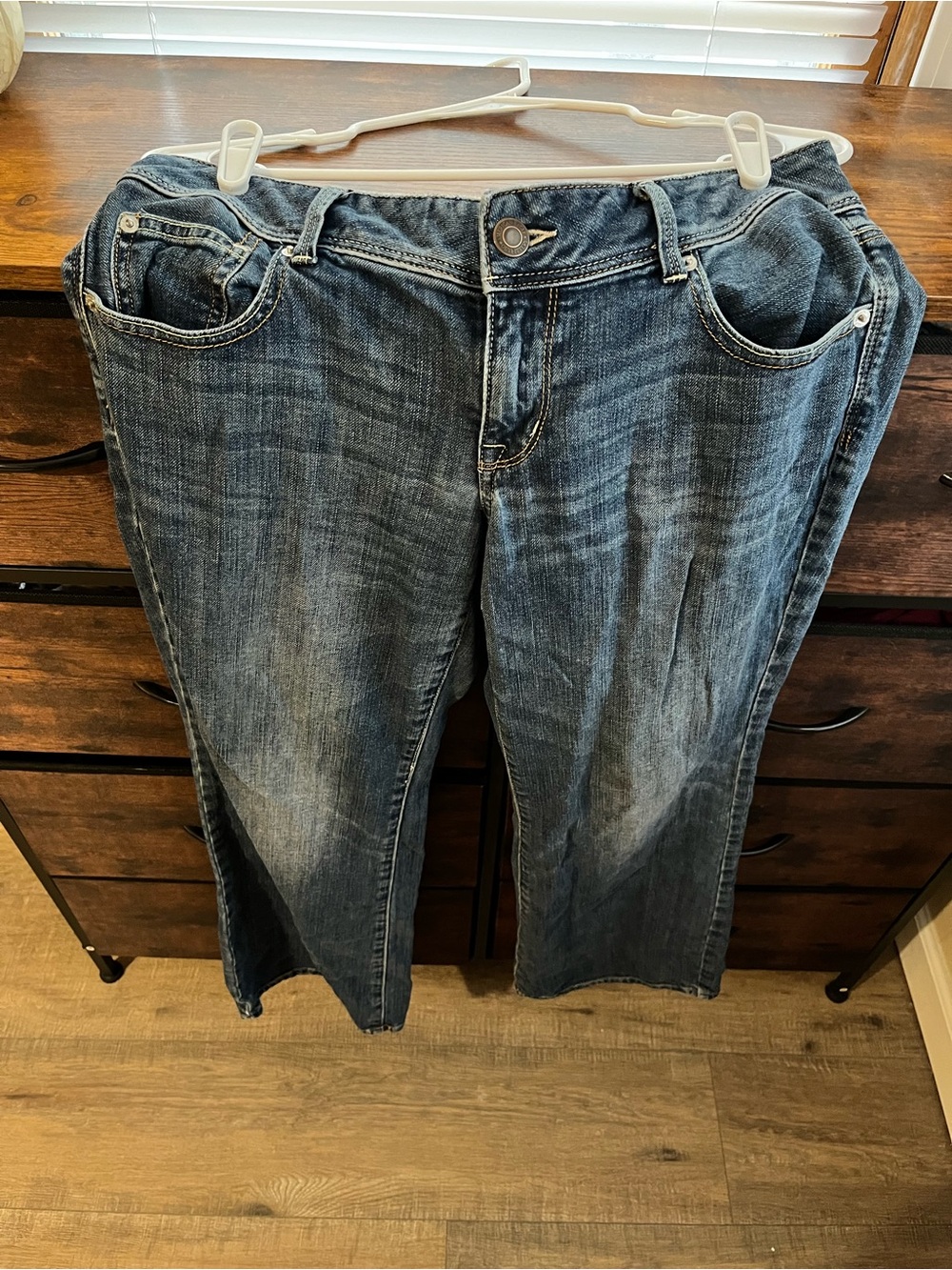 Womens American Eagle Jeans. Short Stretch Slim Boot. Size 12.